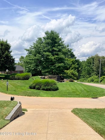13000 Pond Creek Dr, Goshen, KY 40026