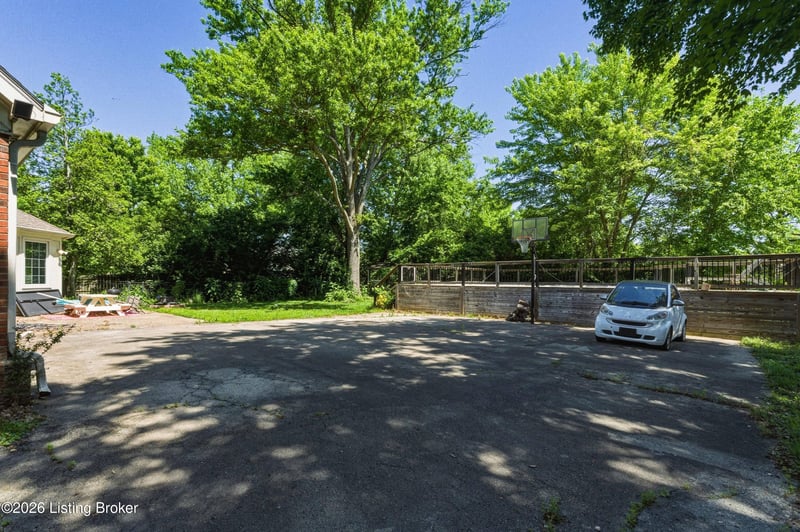 13003 Larkspur Ln, Prospect, KY 40059