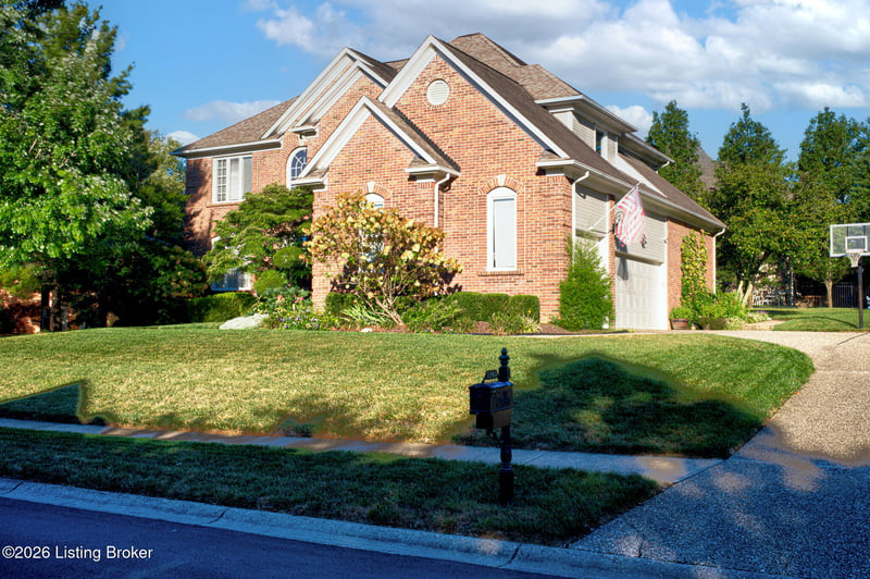 1302 Isleworth Dr, Louisville, KY 40245