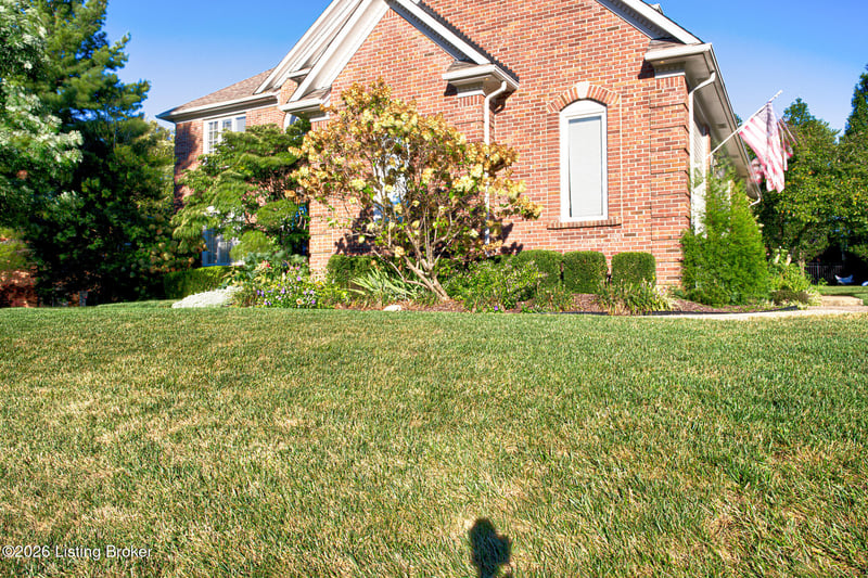 1302 Isleworth Dr, Louisville, KY 40245