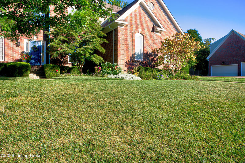 1302 Isleworth Dr, Louisville, KY 40245