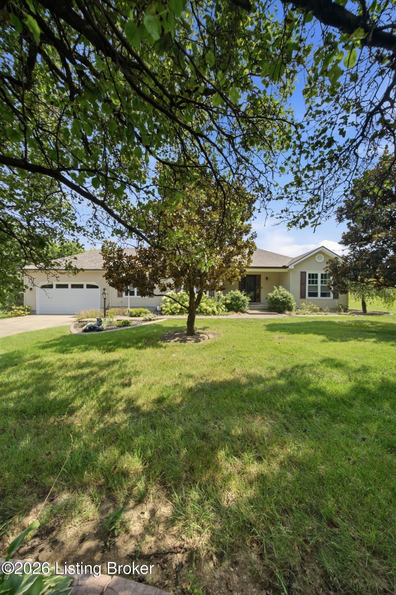1308 Chapeze Ln, Shepherdsville, KY 40165
