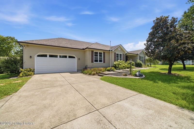 1308 Chapeze Ln, Shepherdsville, KY 40165