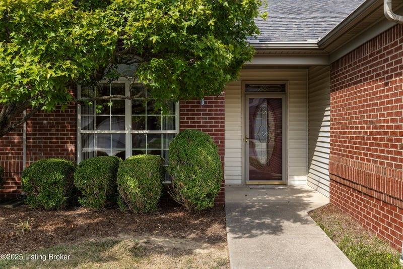 1309 Bent Willow Ln, Louisville, KY 40214