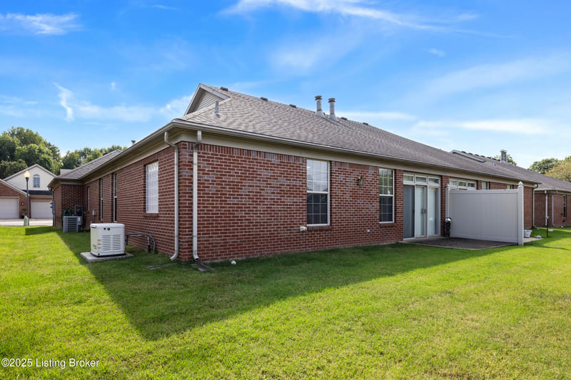 1309 Bent Willow Ln, Louisville, KY 40214