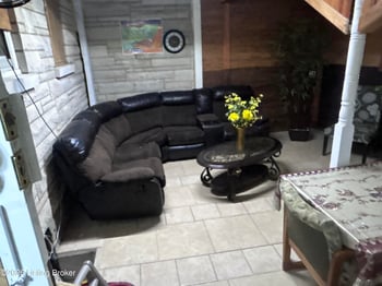 1309 Carol Jean Ct, Louisville, KY 40215
