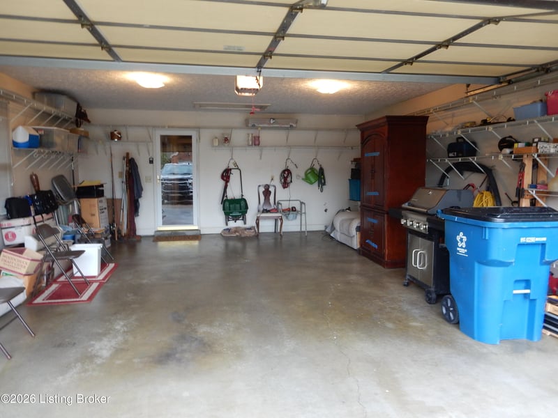 131 Flintstone Ct, Shepherdsville, KY 40165