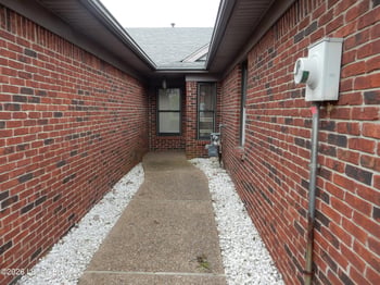 131 Flintstone Ct, Shepherdsville, KY 40165