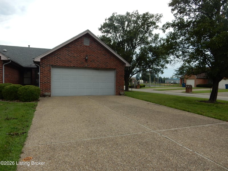 131 Flintstone Ct, Shepherdsville, KY 40165
