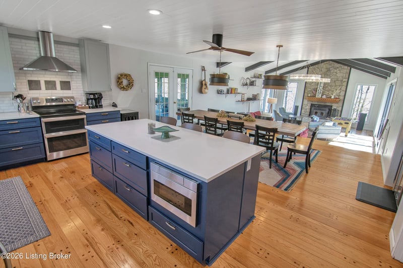 131 Lakeside Dr, Scottsville, KY 42164