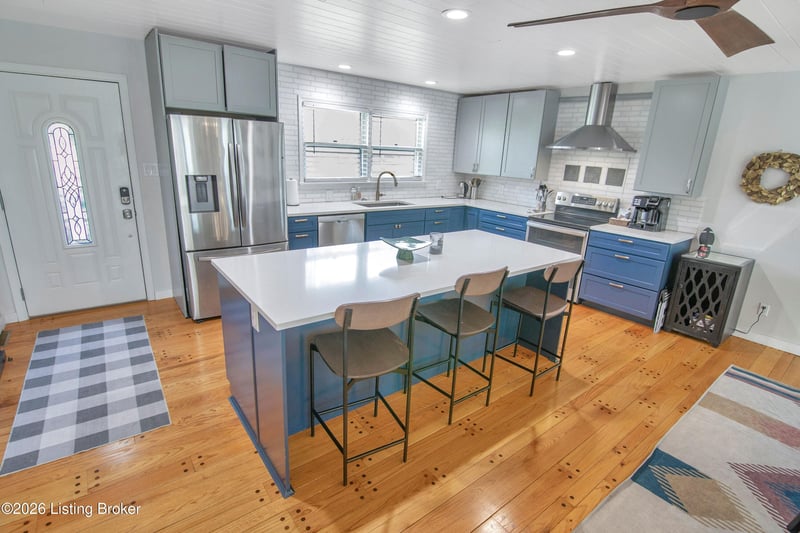 131 Lakeside Dr, Scottsville, KY 42164