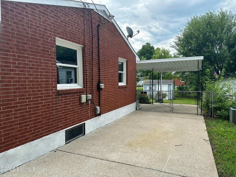 1318 Lacona Ln, Louisville, KY 40213