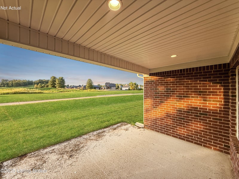 132B Lanai Dr, Shepherdsville, KY 40165