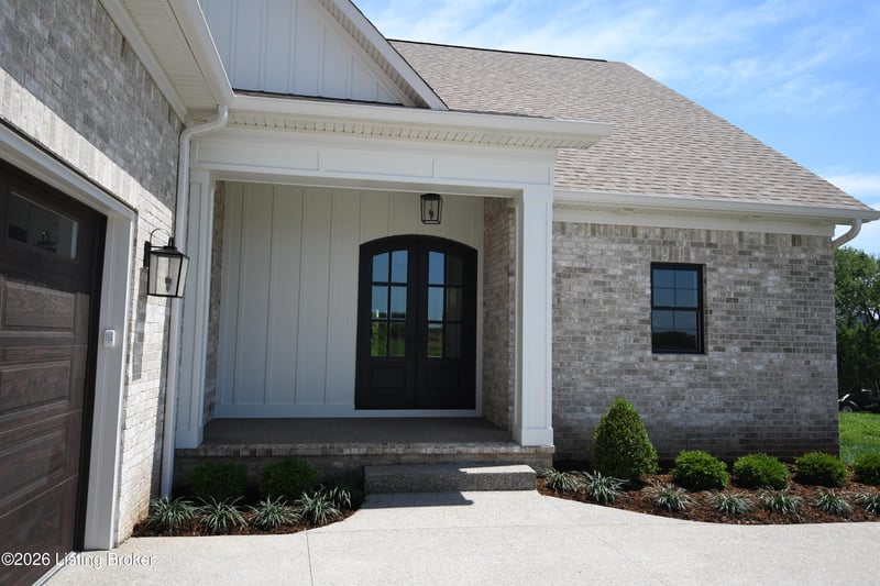 134 Noblewood Blvd, Jeffersonville, IN 47130