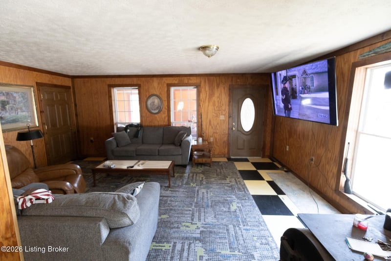 13400 N Blakely Ln, Louisville, KY 40272