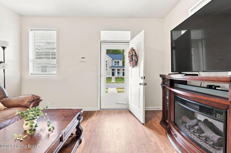 13520 Park Springs Ln, Louisville, KY 40245