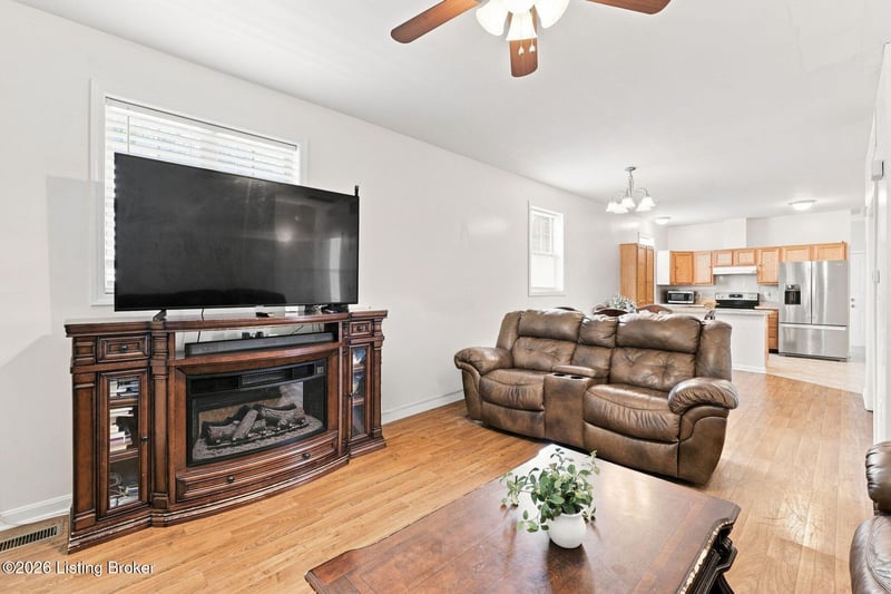 13520 Park Springs Ln, Louisville, KY 40245