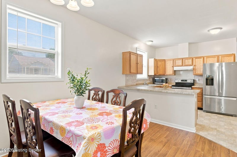 13520 Park Springs Ln, Louisville, KY 40245