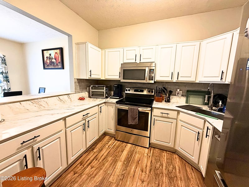 13533 Pinnacle Gardens Cir, Louisville, KY 40245
