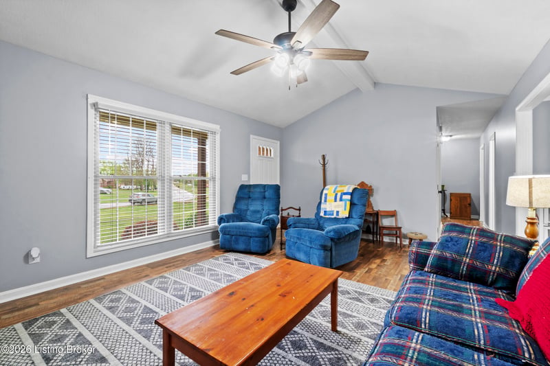 136 Harding Dr, Mt Washington, KY 40047