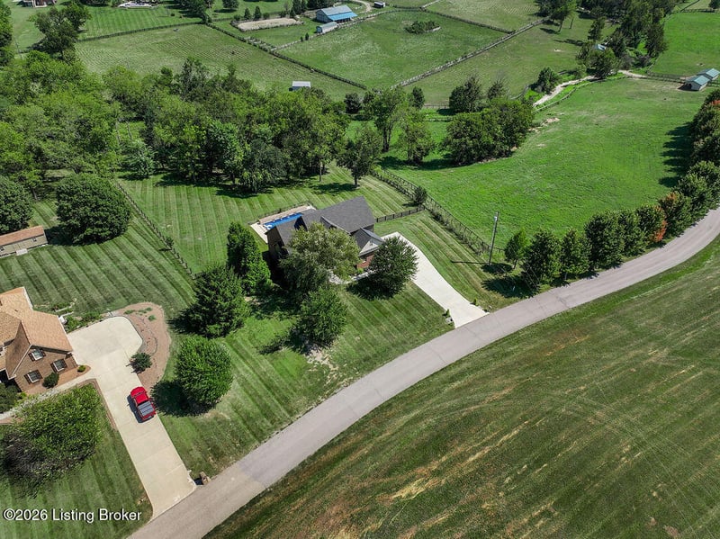 136 Seahawk Trl, Midway, KY 40347