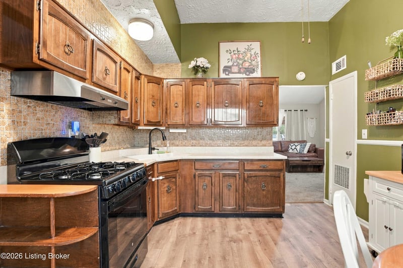 13618 Tennis Blvd, Louisville, KY 40272