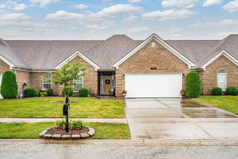 137 Locust Hill Dr, Mt Washington, KY 40047