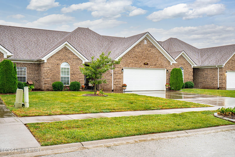 137 Locust Hill Dr, Mt Washington, KY 40047