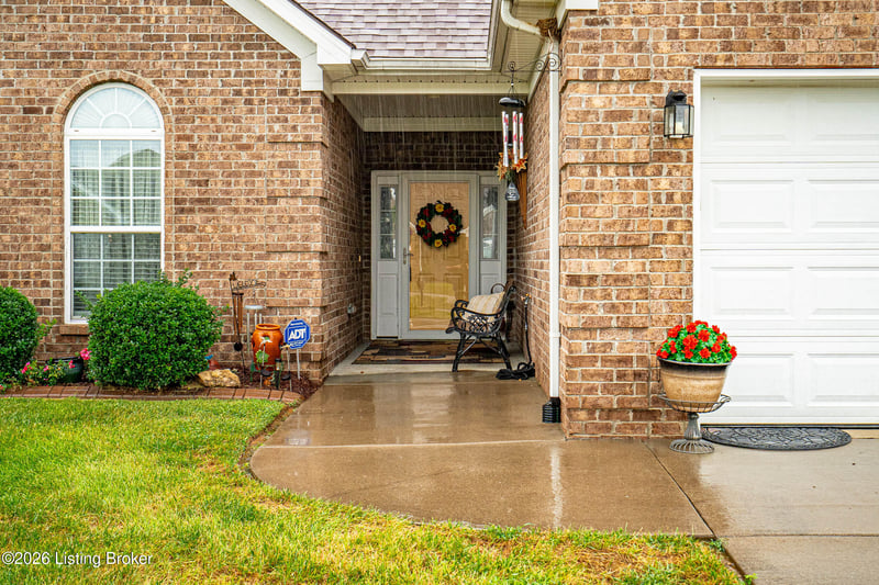 137 Locust Hill Dr, Mt Washington, KY 40047