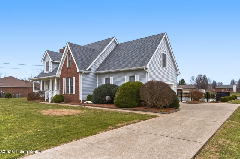 137 Spring Dr, Mt Washington, KY 40047