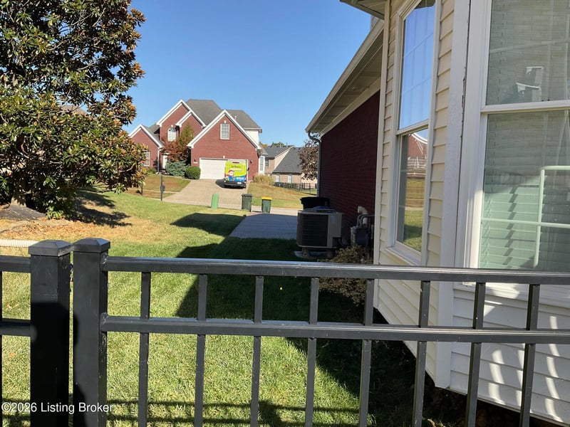 13912 Lake Bend Ct, Louisville, KY 40299
