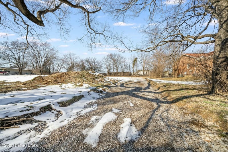 13921 Aiken Rd, Louisville, KY 40245