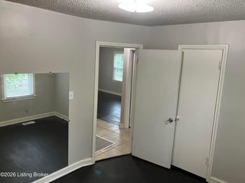 14 Kenil Ct, Louisville, KY 40206