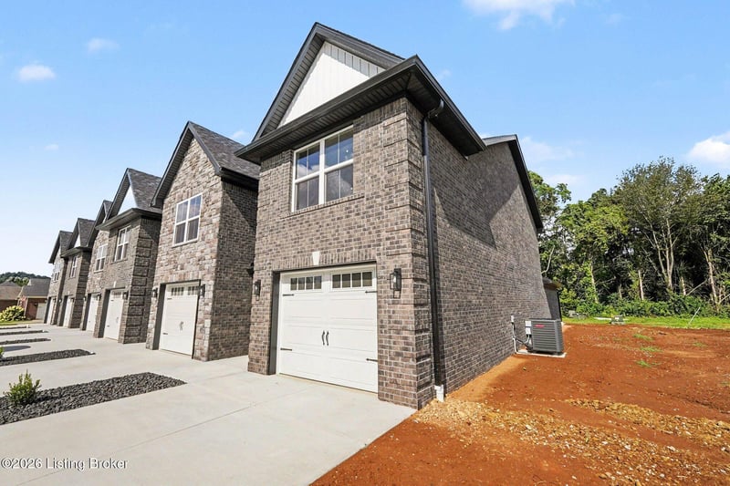 140 Blakenrod Blvd #E, Coxs Creek, KY 40013