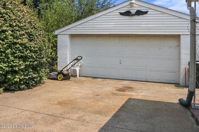 14019 Darwin Blvd, Louisville, KY 40272