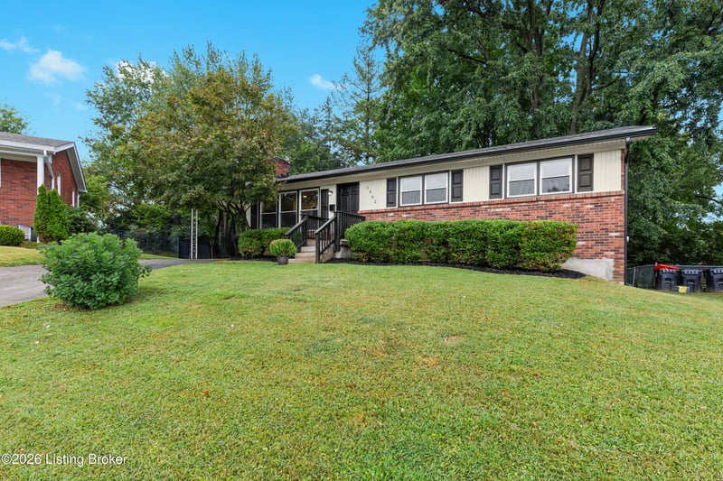 1402 Cloverhills Dr, Louisville, KY 40216