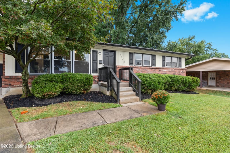 1402 Cloverhills Dr, Louisville, KY 40216