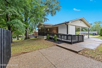 1402 Cloverhills Dr, Louisville, KY 40216