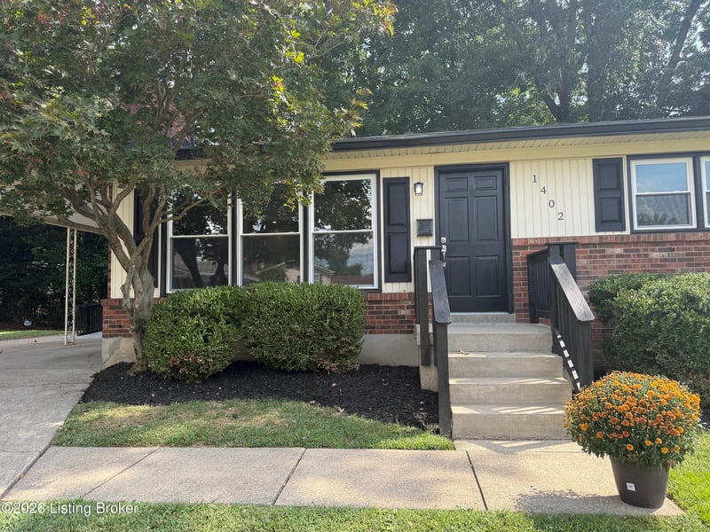 1402 Cloverhills Dr, Louisville, KY 40216