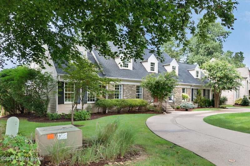 1402 Oxmoor Woods Pkwy, Louisville, KY 40222