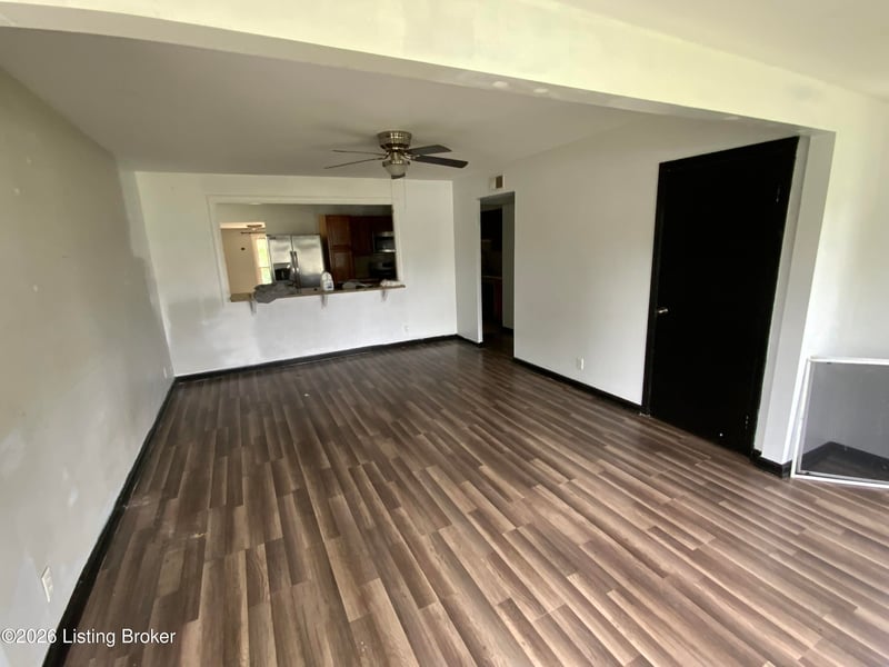 141 Meadowood Rd, Louisville, KY 40229