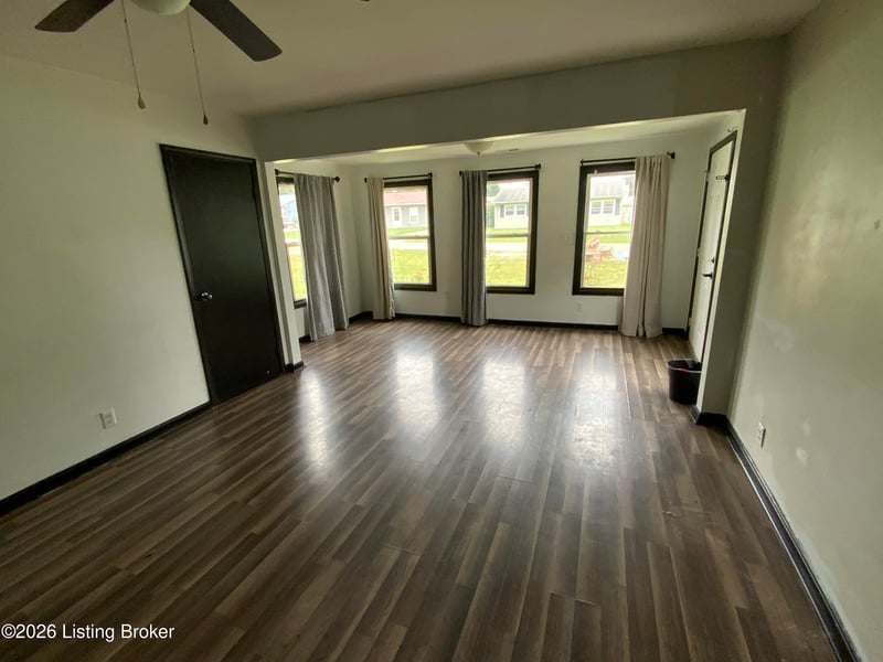 141 Meadowood Rd, Louisville, KY 40229