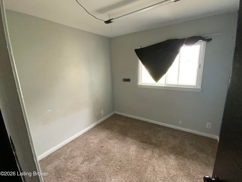 141 Meadowood Rd, Louisville, KY 40229
