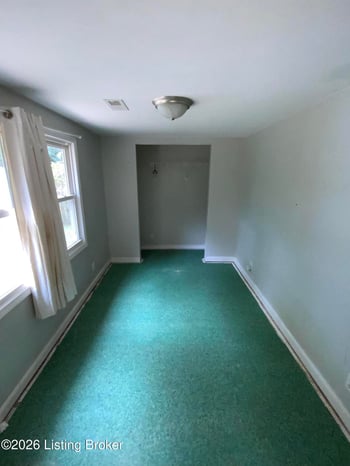 141 Meadowood Rd, Louisville, KY 40229