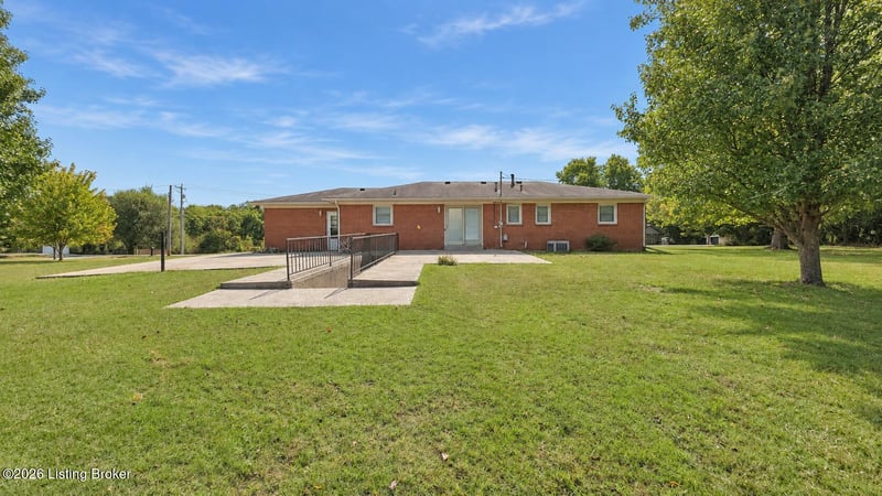 1416 Tucker Dr, Bardstown, KY 40004
