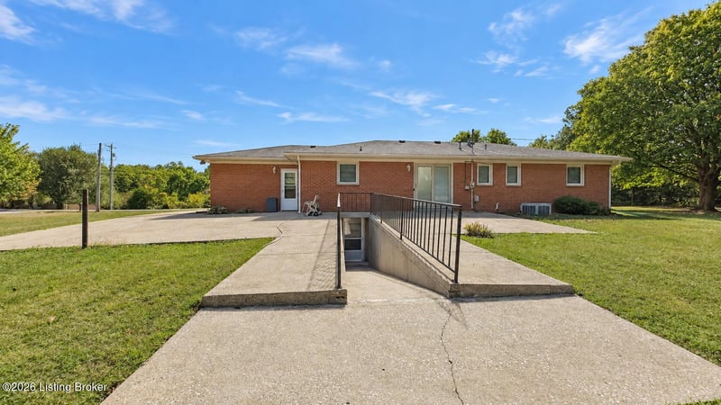 1416 Tucker Dr, Bardstown, KY 40004