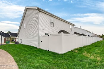 142 Charlton Wynde Dr, Louisville, KY 40245
