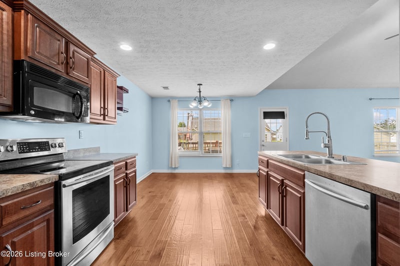 142 Hill Terrace Dr, Mt Washington, KY 40047