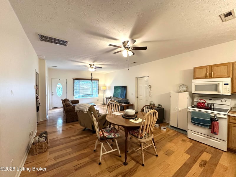 142 Poplar Cir, New Haven, KY 40051