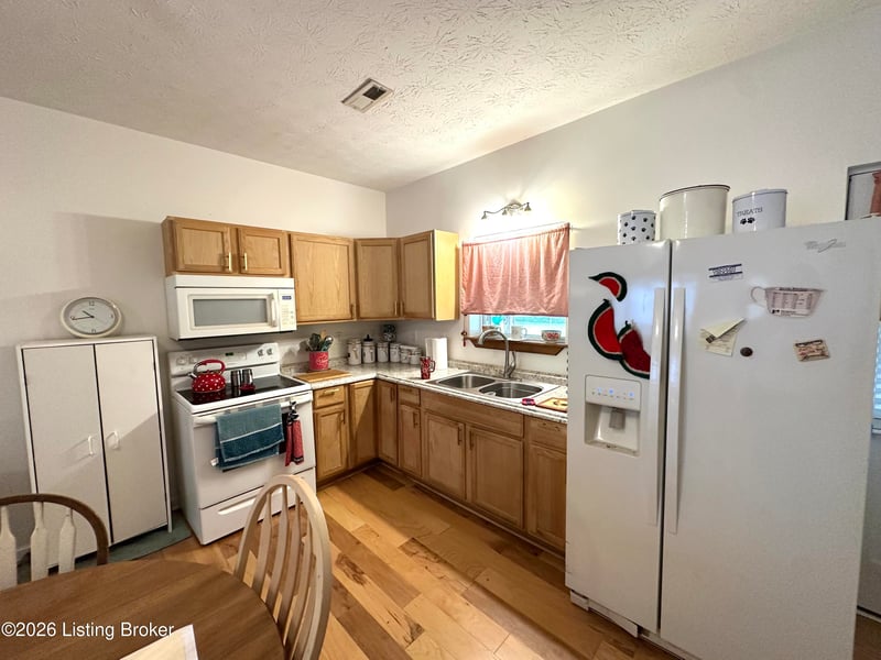 142 Poplar Cir, New Haven, KY 40051
